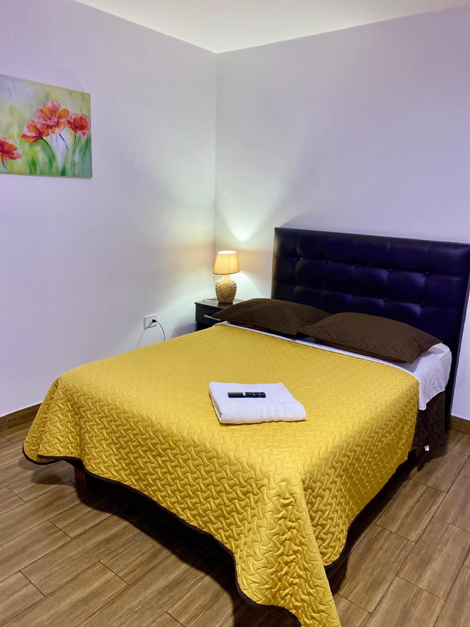 Hospedaje El Girasol Tababela Quito Bagian luar foto